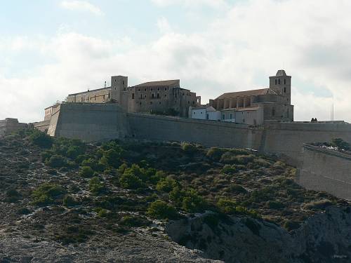 28- Ville fortifiee Dalt Vila 